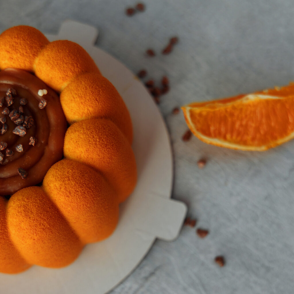 Торт с апельсином, шоколадом и специями