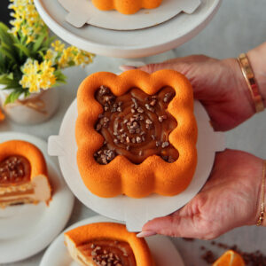 Урок по велюровому покрытию торта Апельсиновый глинтвейн | Главная | Konfect